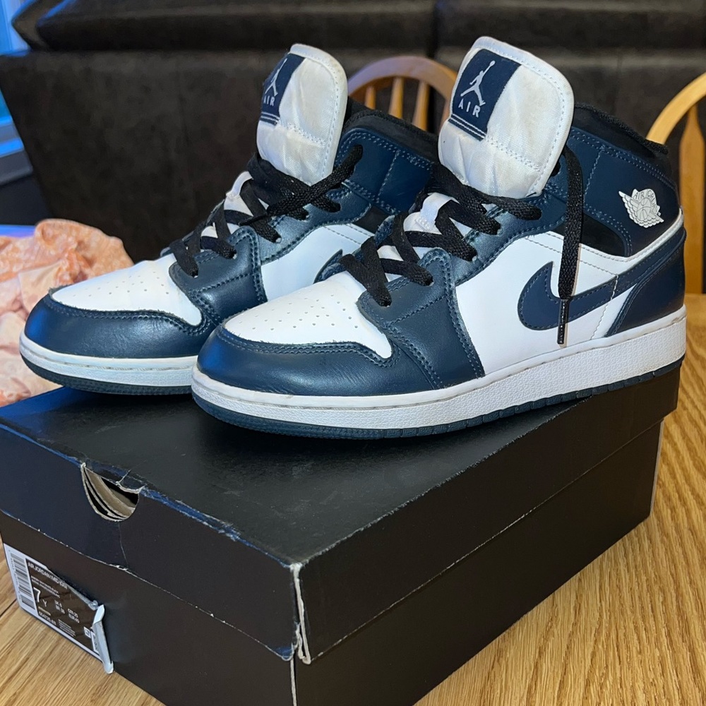 Jordan 1 Mid Armory Navy Blue White